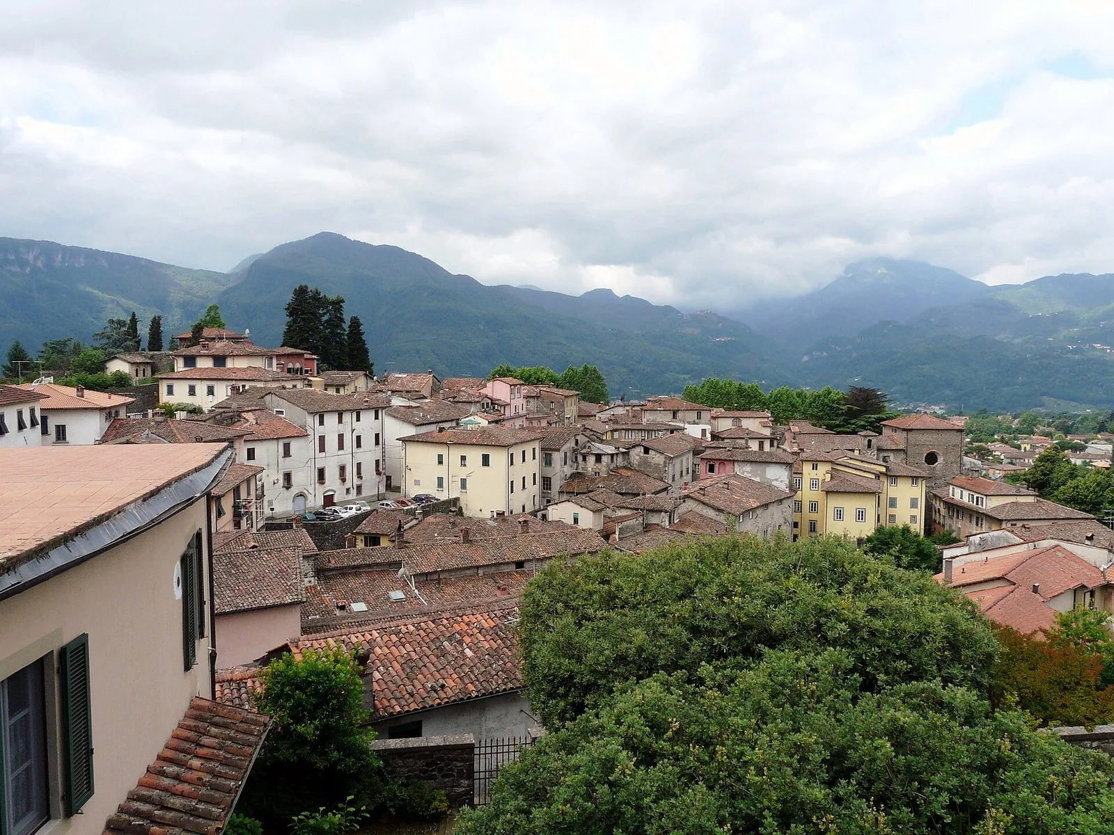 I tetti di Barga visti dal piazzale del Duomo